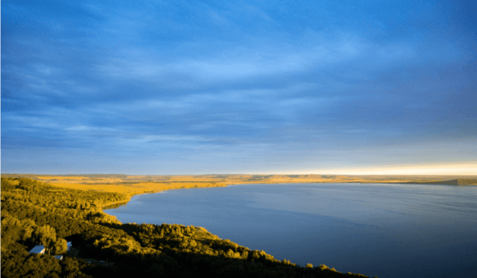 Одно из самых популярных для отдыха озер в Башкирии обмелело почти на метр