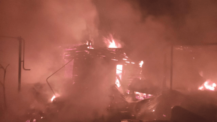 Сегодня ночью в деревне Опытное хозяйство в Уфимском районе произошел пожар, унесший жизнь человека.
