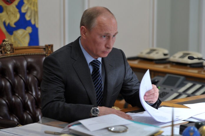 Владимир Путин ответил на вопрос об иноагентах в прямом эфире