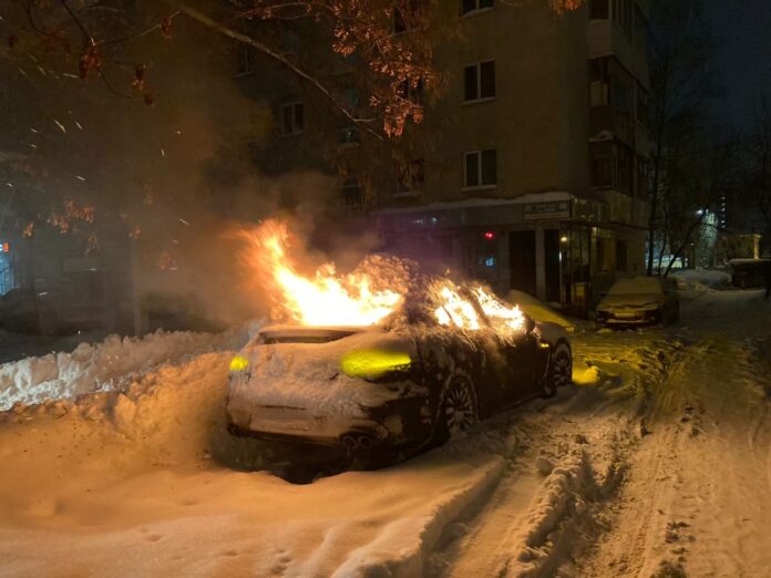 В центре Уфы сгорел «Porsche Panamera»