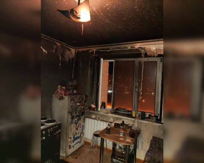 В Уфе мужчина пострадал во время тушения пожара в квартире