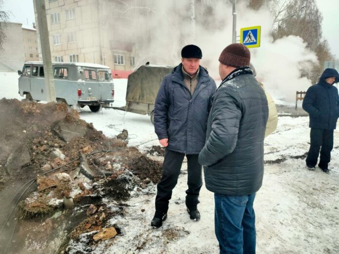 Глава Администрации Андрей Иванюта выехал на место коммунальной аварии в Белорецке.