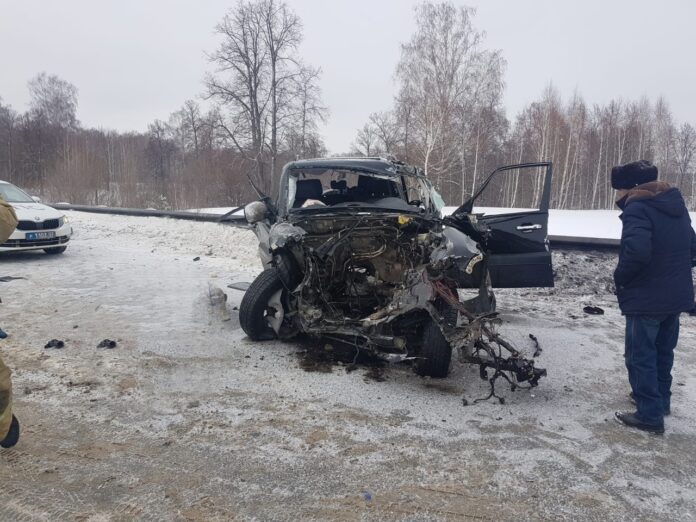 В Башкирии при столкновении с фурой погиб водитель внедорожника