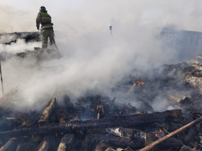 В Башкирии в пожаре скончались двое мужчин