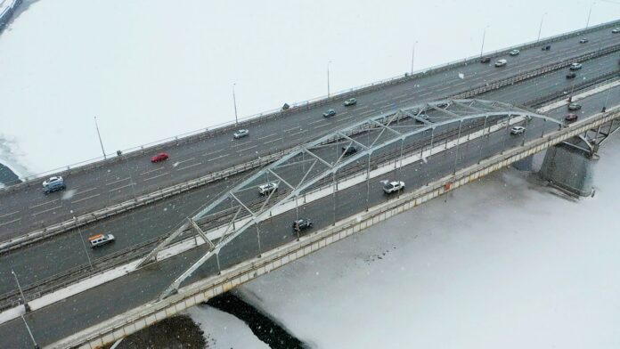 На Бельском мосту в Уфе поменяется схема движения
