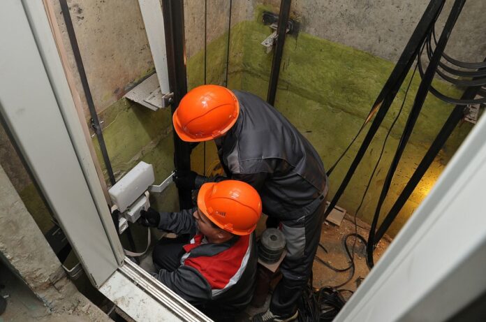 Власти Башкирии планируют выделить 400 млн рублей на замену лифтов в жилых домах