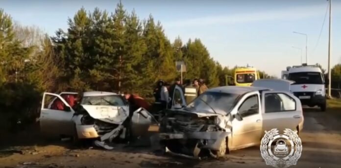 В Башкирии при встречном столкновении погиб пассажир легкового авто