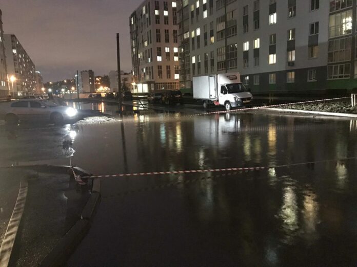 Талые воды затопили улицу Булата Имашева в Уфе