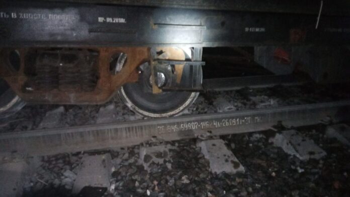В Башкирии с рельсов сошла часть грузового поезда
