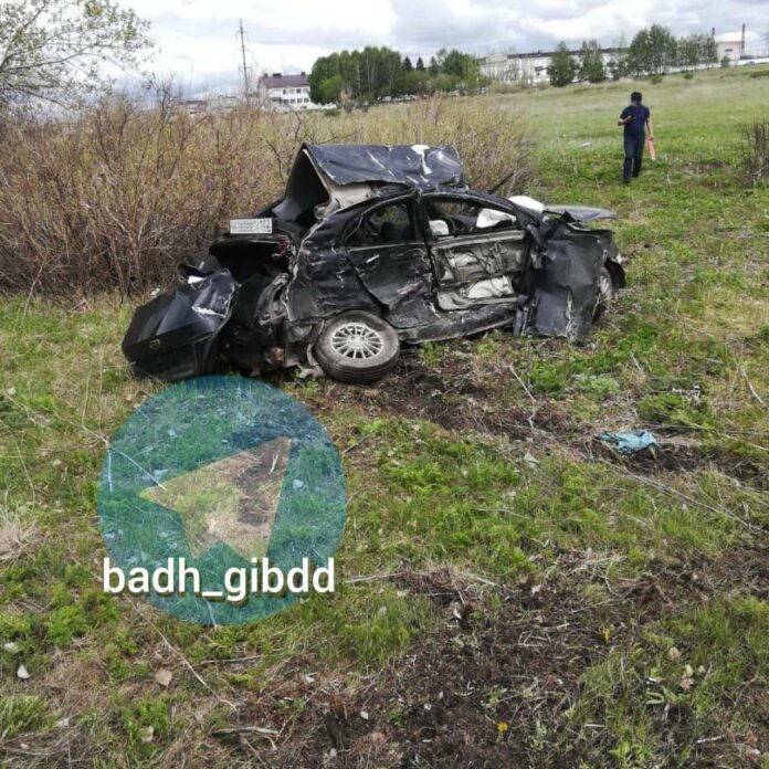В Башкирии легковушка влетела под фуру, водитель скончался