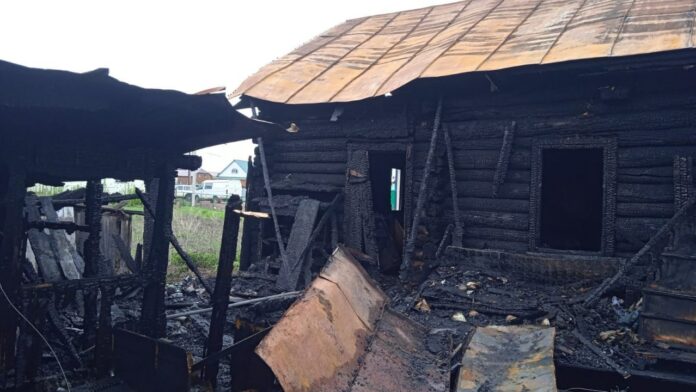 В Башкирии при пожаре жилого дома скончались двое мужчин есть пострадавший