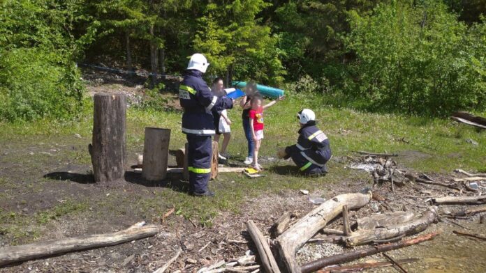 В Башкирии трое несовершеннолетних детей попали в логово змей