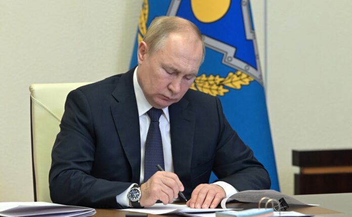 Владимир Путин снизил ставку по льготной ипотеке до 7%