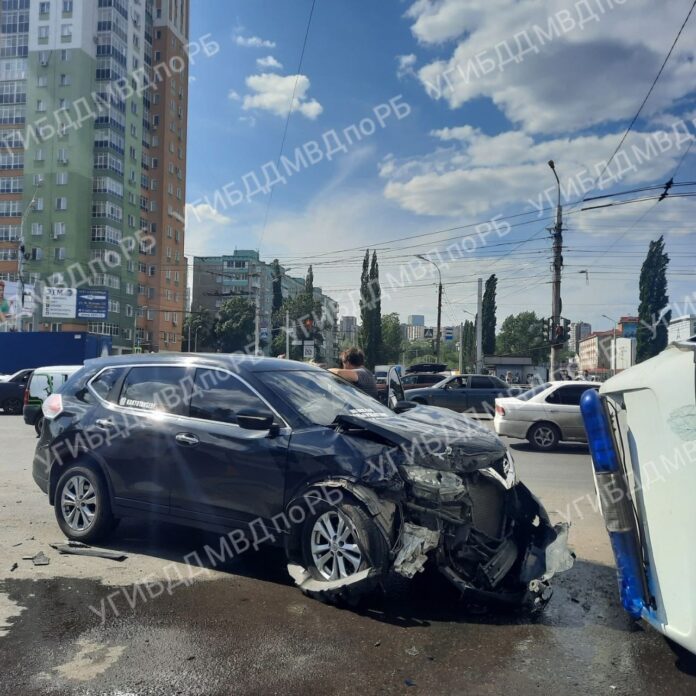 В Уфе карета «скорой помощи» перевернулась после ДТП, в салоне был ребенок