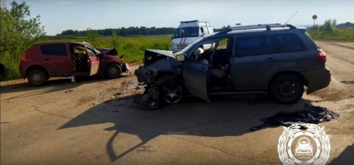 В Уфе при лобовом столкновении погибли два водителя