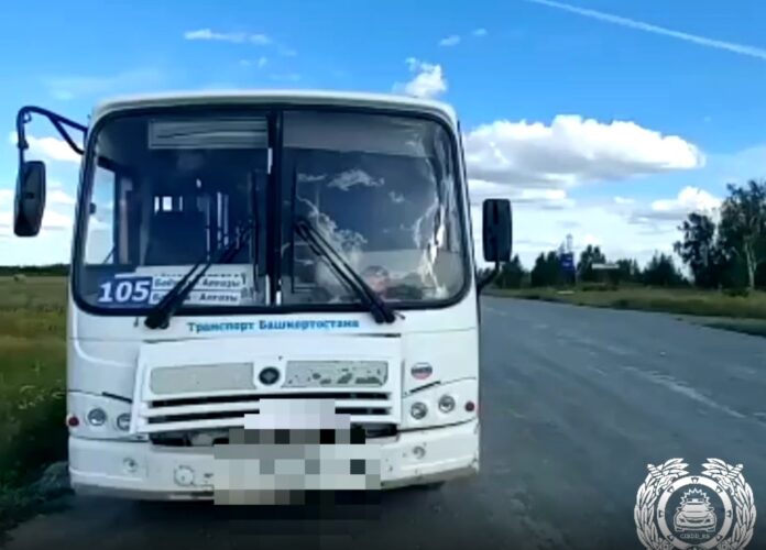 В Башкирии мужчина выпил литр водки и сел за руль автобуса с детьми
