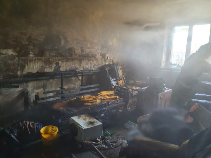 В Башкирии при пожаре дома скончался мужчина, есть пострадавший