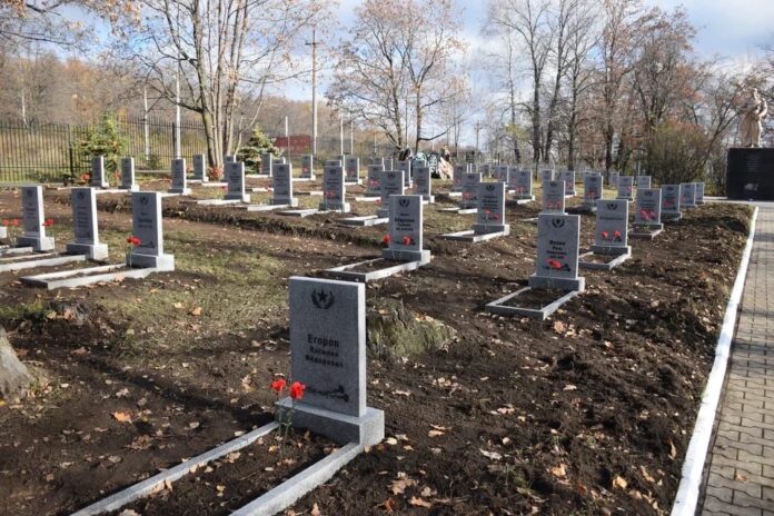 Под Уфой открыли обновленное воинское кладбище