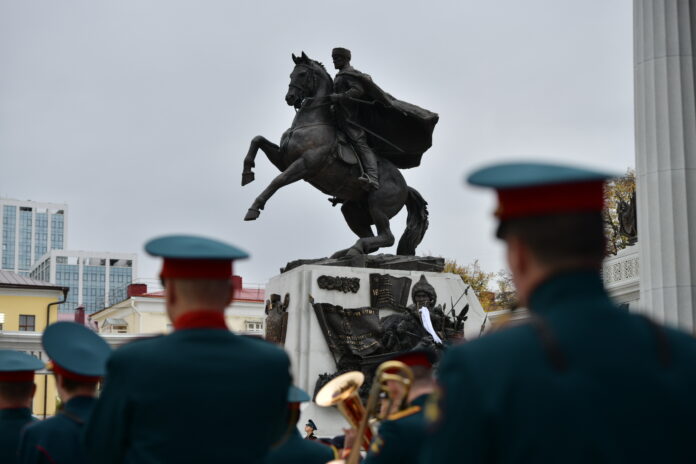 В Уфе открыли памятник генерал-майору Шаймуратову