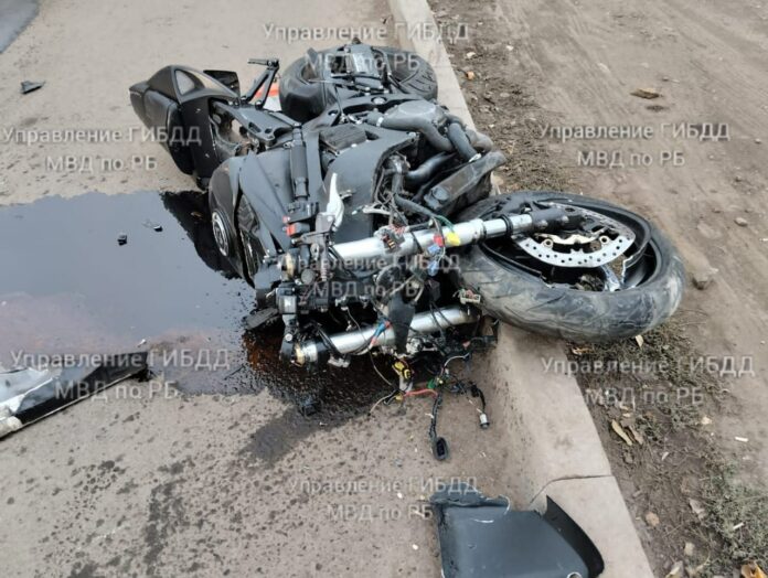 В Башкирии в ДТП с авто скончался 25-летний байкер