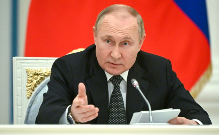 Владимир Путин ввел военное положение в четырех новых регионах России