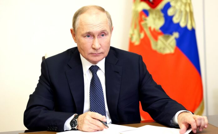 Владимир Путин удостоил почетных званий двух педагогов из Башкирии