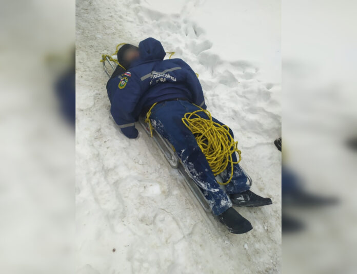 26-летнему уфимцу понадобилась помощь спасателей во время выгула собаки