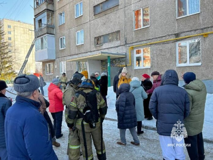 В уфимской Черниковке эвакуировали 20 человек из горящего девятиэтажки