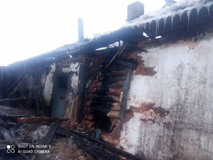 В Башкирии женщина получила ожоги, пытаясь самостоятельно потушить пожар