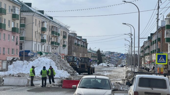 Перед приездом премьера Башкирии Назарова в Кумертау вычистили улицы от снега