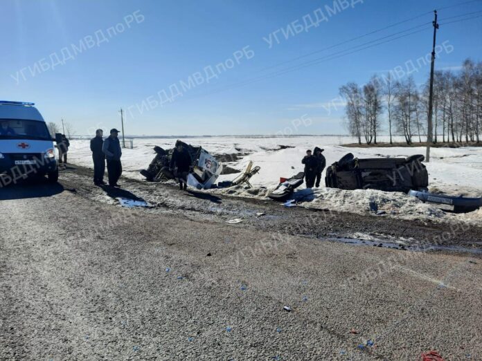 В Башкирии в ДТП скорой помощи и «Форд» погиб человек