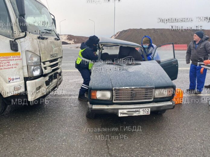 В Башкирии после удара с грузовиком скончался пассажир«семерки»