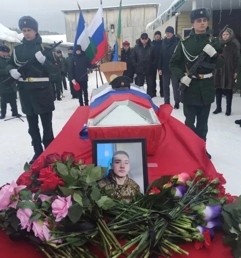«Спи спокойно, любимый»: в Башкирии похоронили 24-летнего сержанта СВО Александра Галиуллина