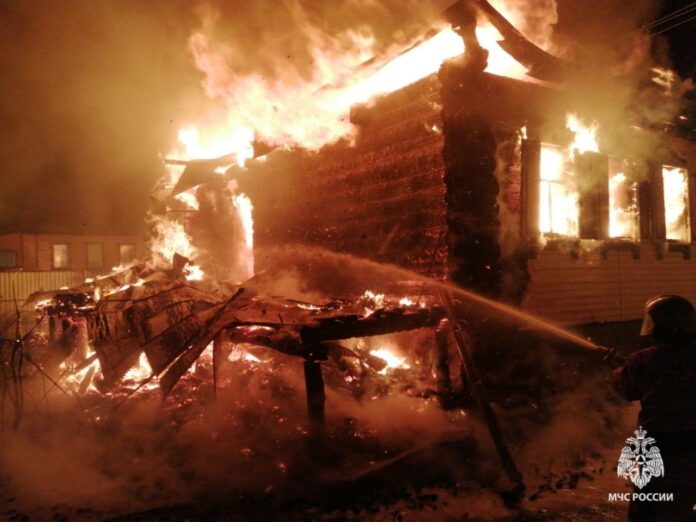 В Башкирии при пожаре в жилом доме погиб 75-летний мужчина