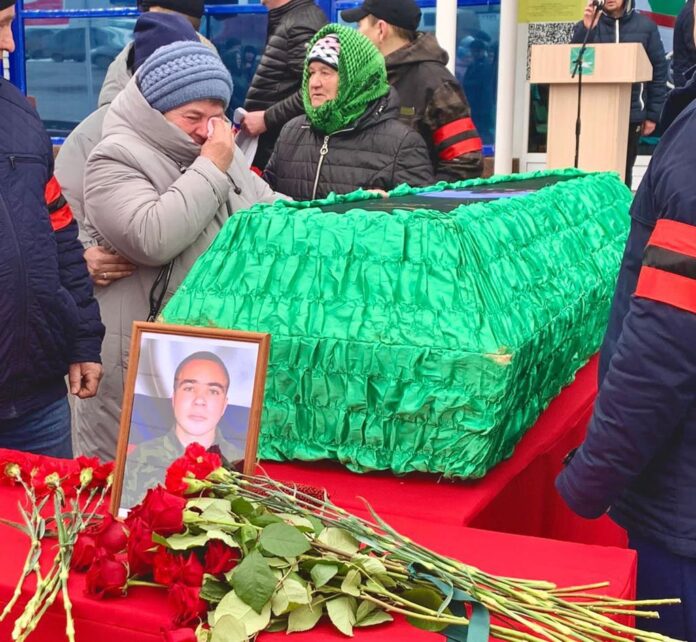 «Мы тебя не забудем»: в Башкирии похоронили 38-летнего Булата Хакимова