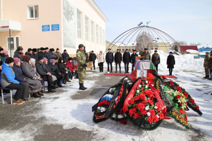 «Очень больно терять»: в Башкирии похоронили участника СВО Дамира Ямангулова
