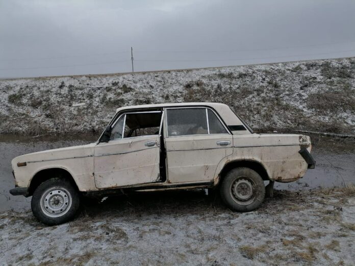 В Башкирии две машины снесло ураганом в кювет на одном участке дороги