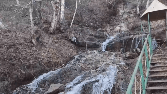 В Башкирии вандалы украли туалет для туристов у водопада