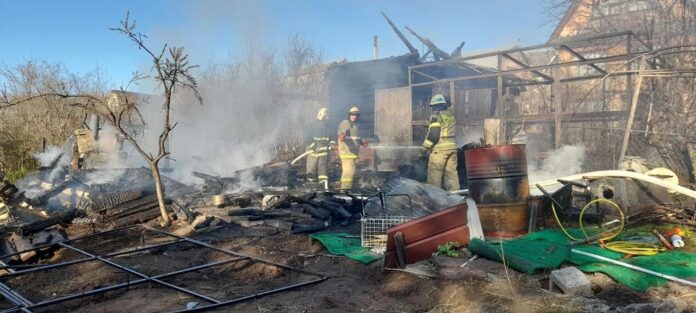 В Башкирии огонь уничтожил имущество в СНТ