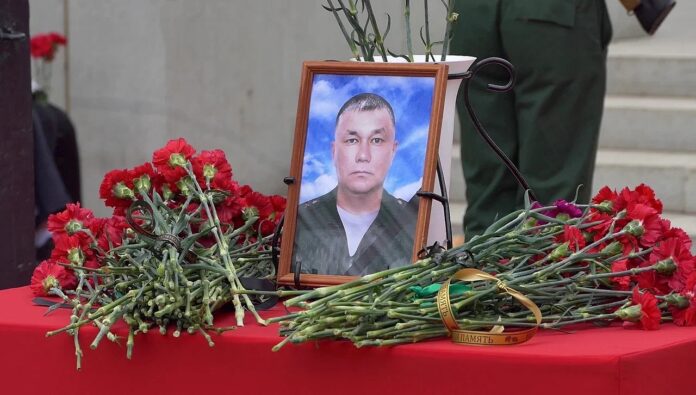 «Со скорбью и болью в сердце»: в Башкирии похоронили 42-летнего бойца СВО Радика Таштимерова