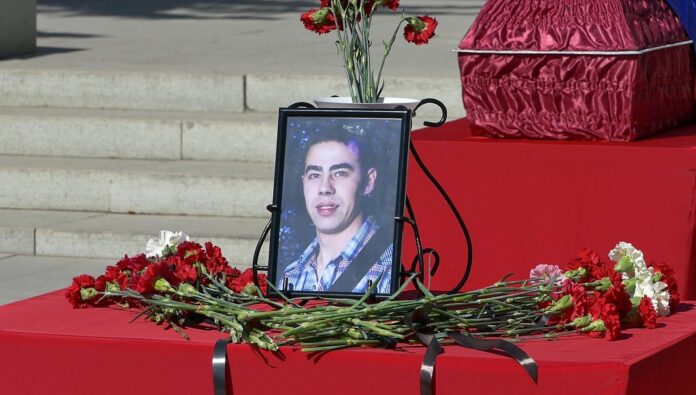 «Всегда говорил про маму»: в Башкирии похоронили 27-летнего бойца СВО Артура Ахметшина