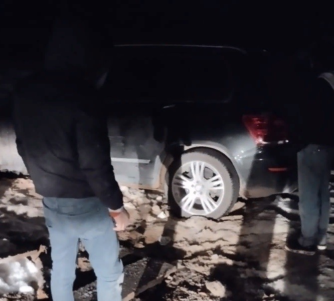 В Башкирии спасли женщин, которые застряли на машине по дороге к Красным скалам