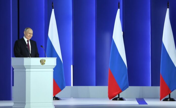 Путин поздравил российских военных с освобождением Артемовска