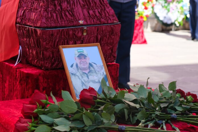 В Башкирии простились с погибшим на СВО «шаймуратовцем» Рустамом Ахмадуллиным