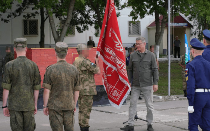 «Республика будет с вами»: Радий Хабиров передал боевое знамя полку «Башкортостан»