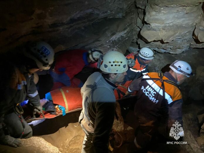 В Башкирии в пещере имени 30-летия Победы туристка сорвалась с высоты 6 метров