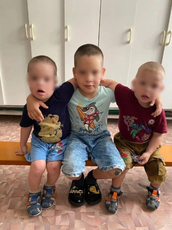 В Башкирии ищут родителей для трех малолетних братьев