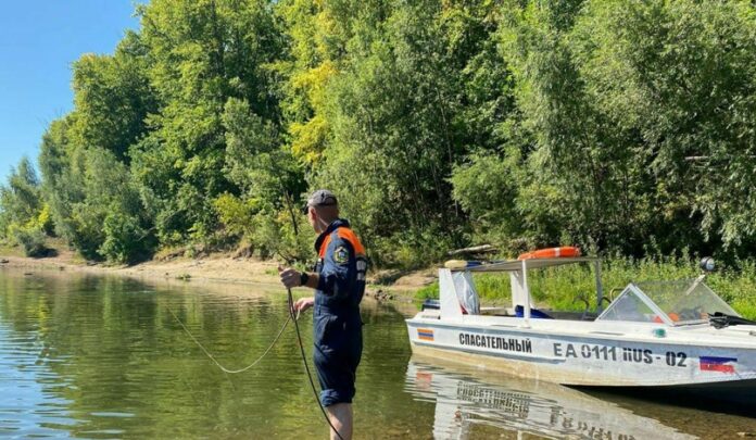 В Уфе водолазы ищут возле реки 42-летнюю женщину