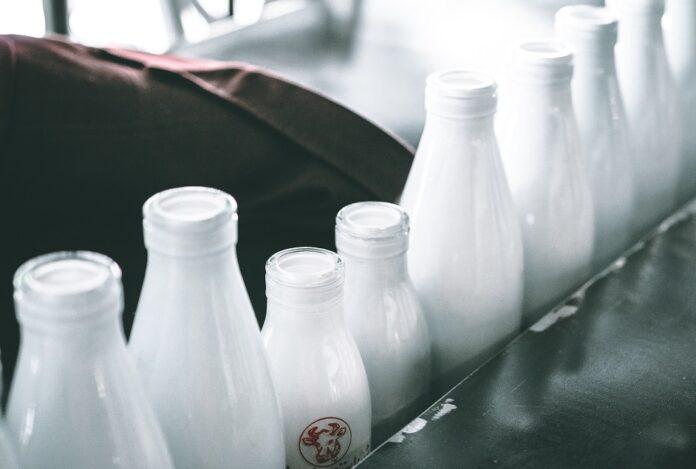 Роспотребнадзор обнаружил фальсификат молочных продуктов известного бренда