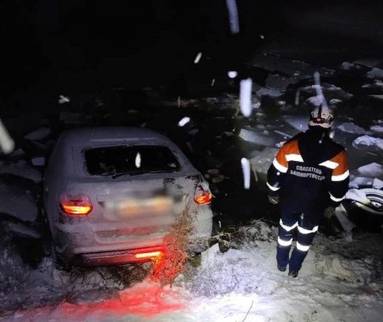 В Башкирии нашли погибшей женщину, чье авто вылетело в пруд с трассы